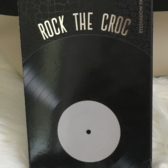 NWOT Rock the Croc Eye shadow palette - Picture 2 of 3